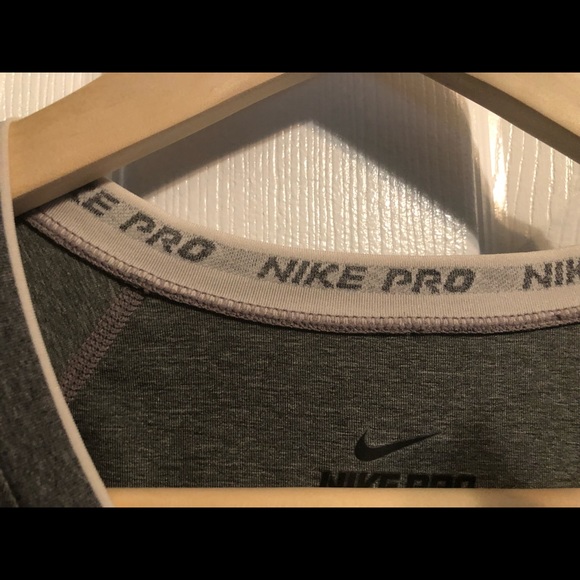 Women’s Nike Training short sleeve top Sz Small - Picture 3 of 5